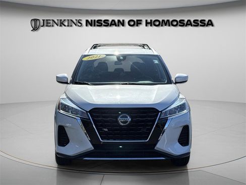 Certified 2021 Nissan Kicks SV image 3