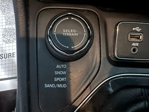 Used 2019 Jeep Cherokee Limited image 18