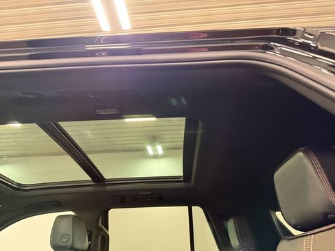 Used 2025 Chevrolet Tahoe High Country AWD/4WD image 10