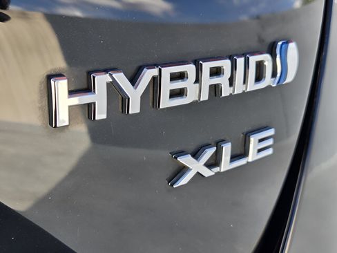 Used 2019 Toyota Prius XLE image 13