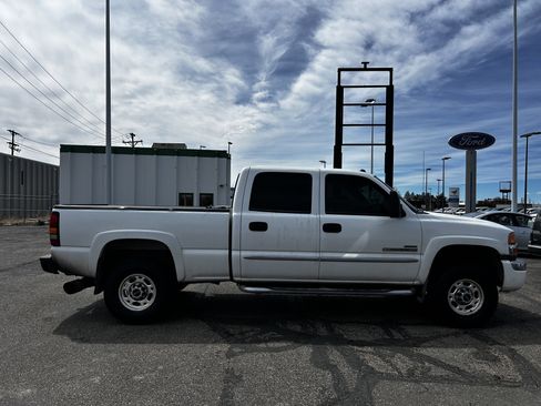 Used 2005 GMC Sierra 2500 SLT w/ Heavy-Duty Power Package image 6