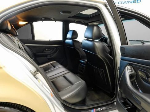 Used 2003 BMW M5 RWD image 46