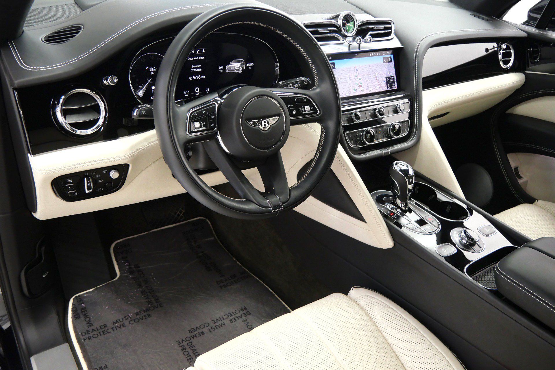 Used 2023 Bentley Bentayga AWD/4WD image 13