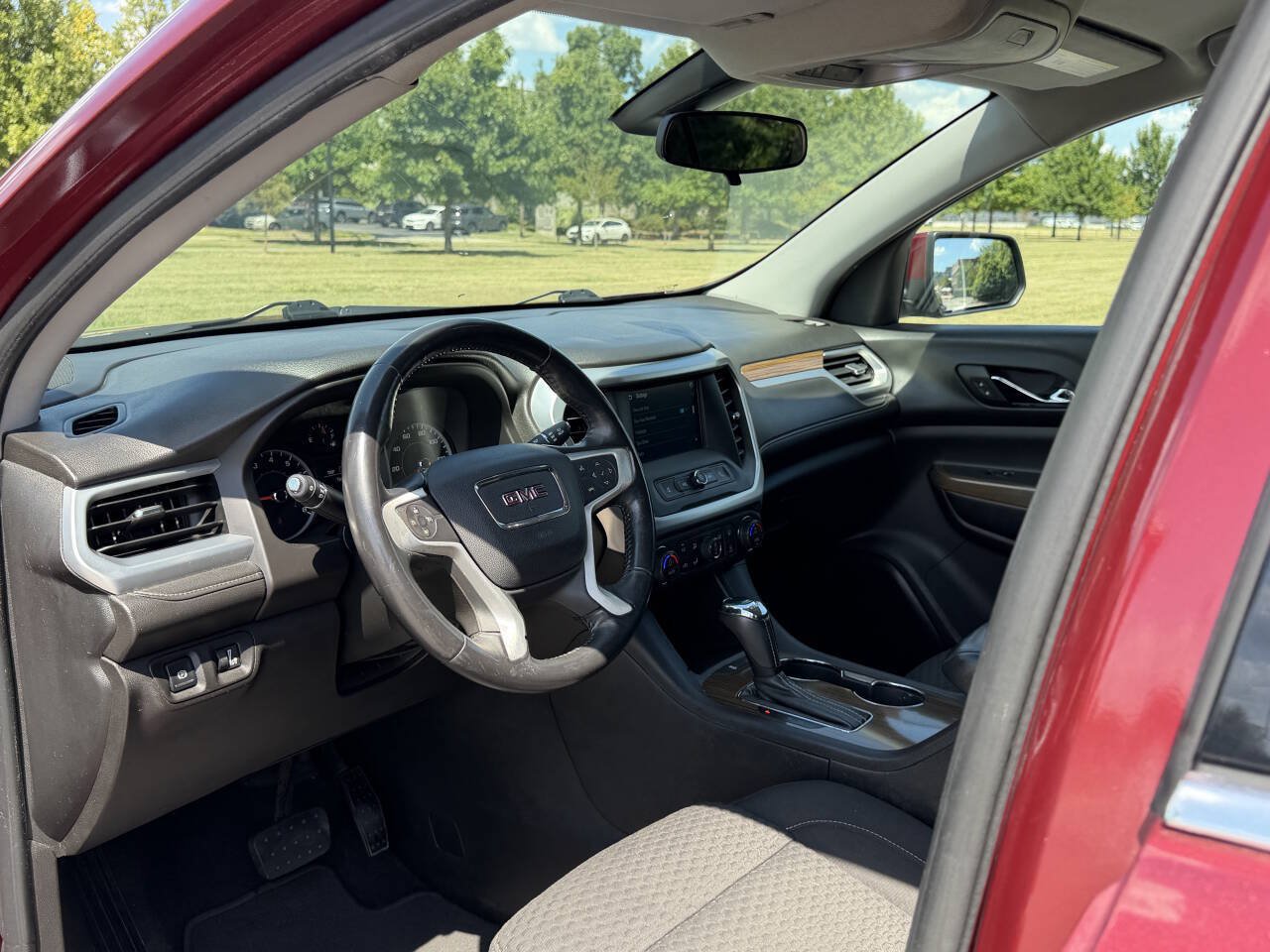 Used 2018 GMC Acadia SLE FWD image 13