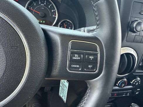 Used 2015 Jeep Wrangler Unlimited Sahara w/ Connectivity Group AWD/4WD image 29