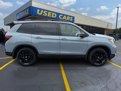 Certified 2024 Honda Passport Black Edition image 2