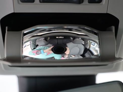 Used 2021 Toyota Highlander XLE image 36