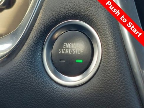 Used 2022 Chevrolet Traverse LT image 27