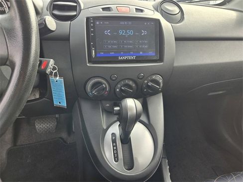 Used 2013 MAZDA MAZDA2 Sport image 20