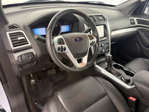 Used 2015 Ford Explorer XLT w/ Equipment Group 202A AWD/4WD image 18