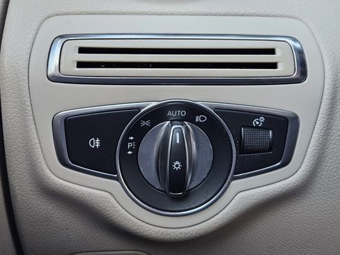 Used 2018 Mercedes-Benz C 300 C 300 image 21