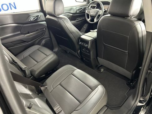 Used 2023 GMC Acadia SLT w/ Technology Package FWD image 31