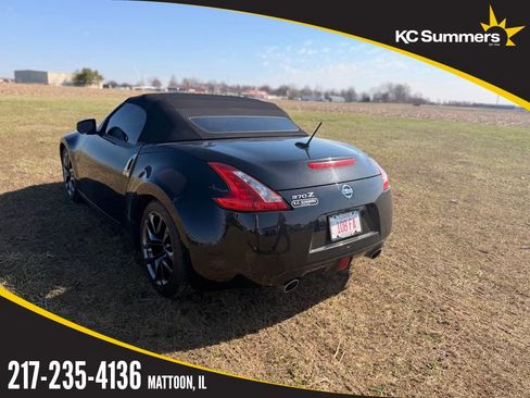 Certified 2017 Nissan 370Z Touring image 8