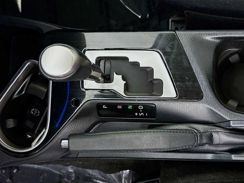 Used 2018 Toyota RAV4 Limited FWD image 19