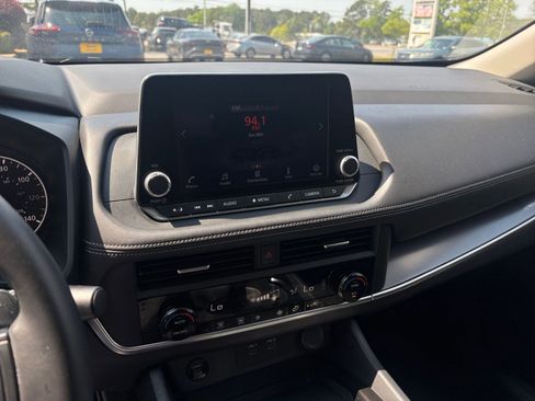 Used 2025 Nissan Rogue SV image 20