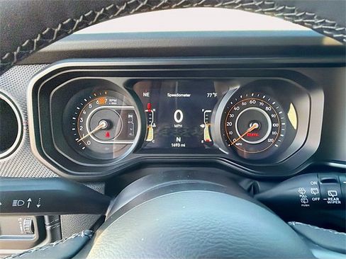 Used 2025 Jeep Wrangler Rubicon image 36