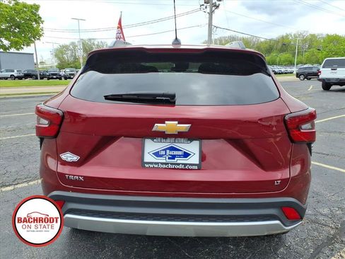 Used 2025 Chevrolet Trax LT FWD image 6