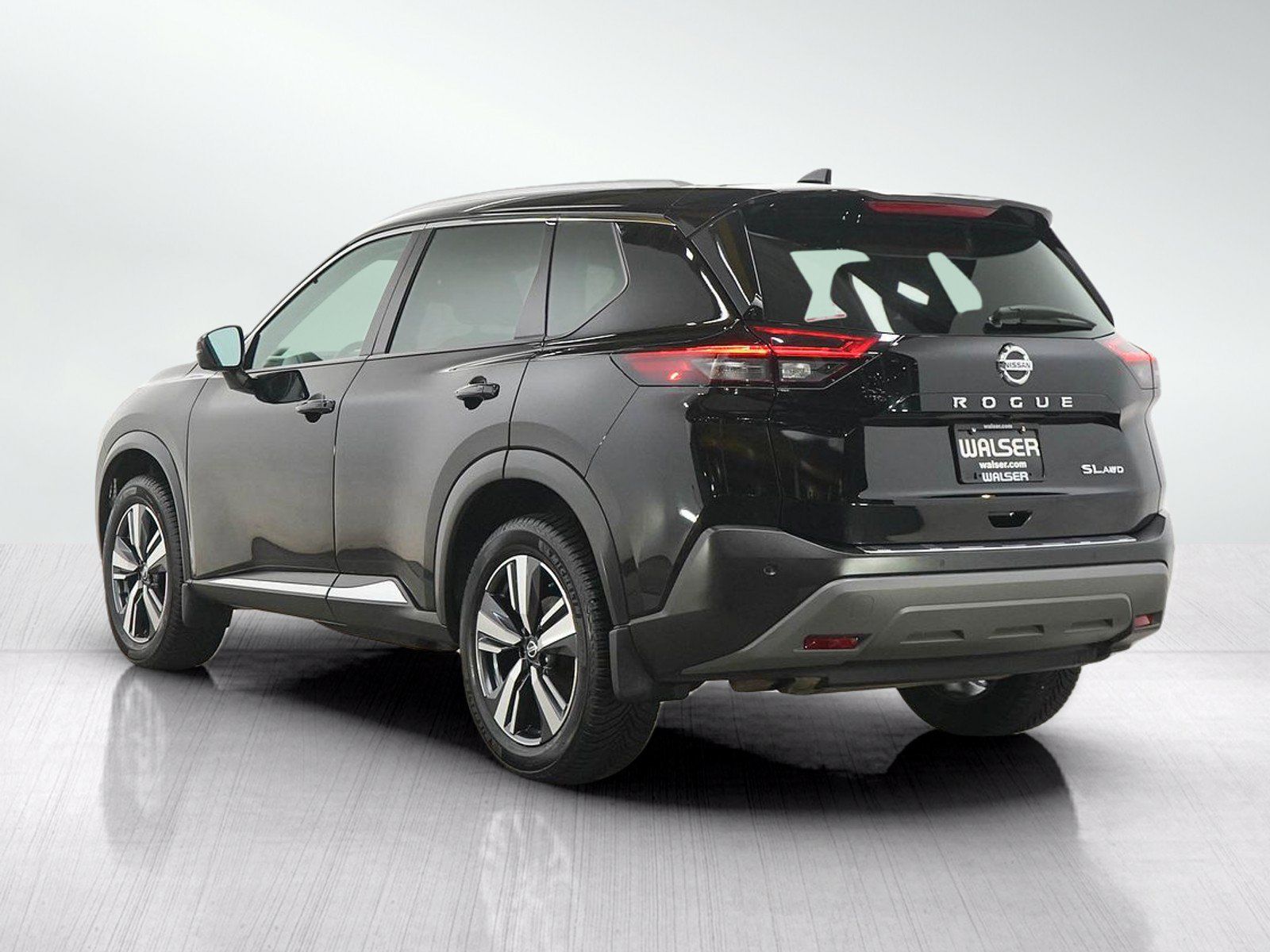 Used 2021 Nissan Rogue SL w/ Premium Package AWD/4WD image 3