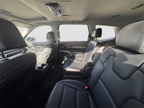 Used 2025 Kia Telluride S image 8