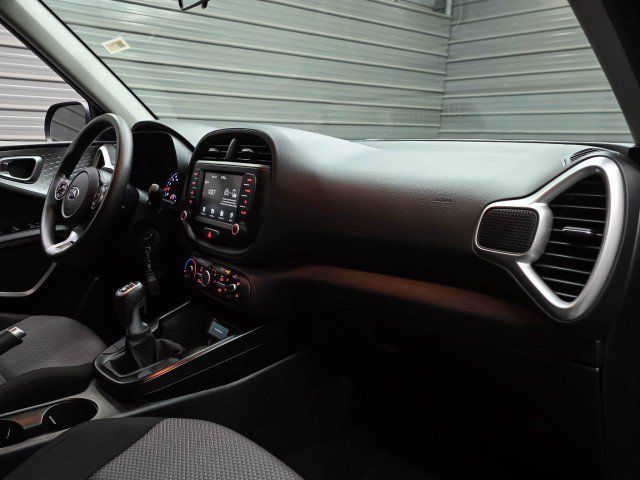 Used 2020 Kia Soul LX FWD image 13