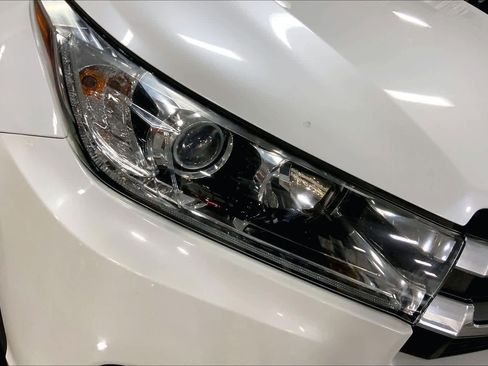 Used 2017 Toyota Highlander Limited AWD/4WD image 28