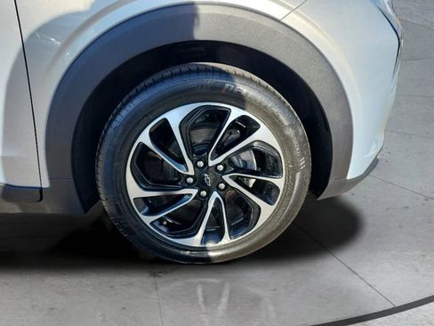 Used 2023 Chevrolet Bolt EUV Premier image 28