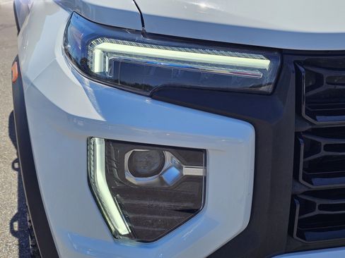 Used 2025 GMC Canyon Elevation w/ Technology Package RWD image 4