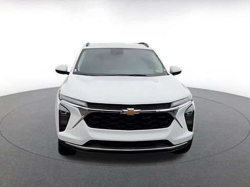 Used 2025 Chevrolet Trax LT w/ LT Convenience Package image 4