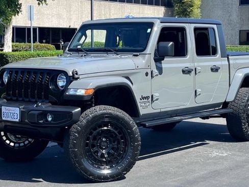 Used 2021 Jeep Gladiator Sport AWD/4WD image 1