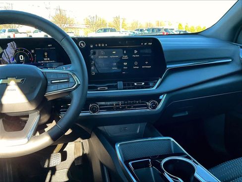 Used 2025 Chevrolet Equinox LT image 18