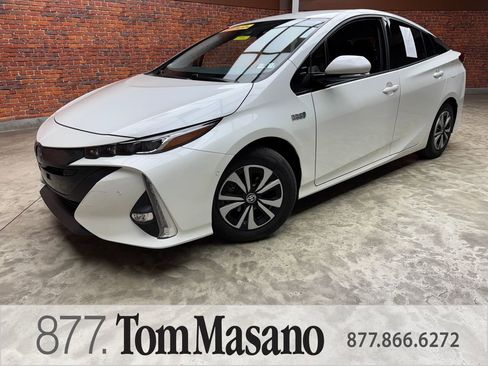 Used 2019 Toyota Prius Prime FWD image 1