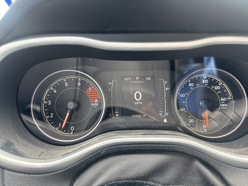 Used 2016 Jeep Cherokee Latitude w/ Trailer Tow Group AWD/4WD image 13