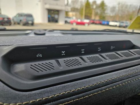 Certified 2025 Ford Bronco Badlands AWD/4WD image 19