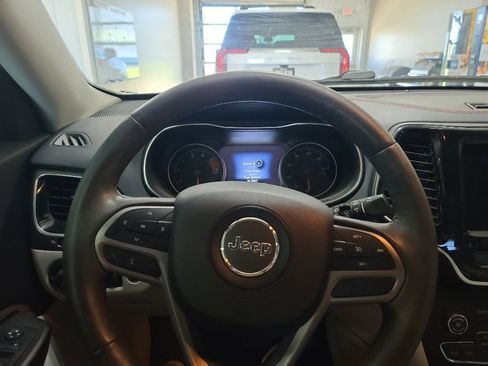 Used 2019 Jeep Cherokee Limited AWD/4WD image 10