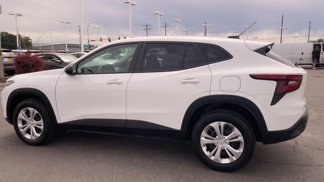 Used 2026 Chevrolet Trax LS FWD image 7