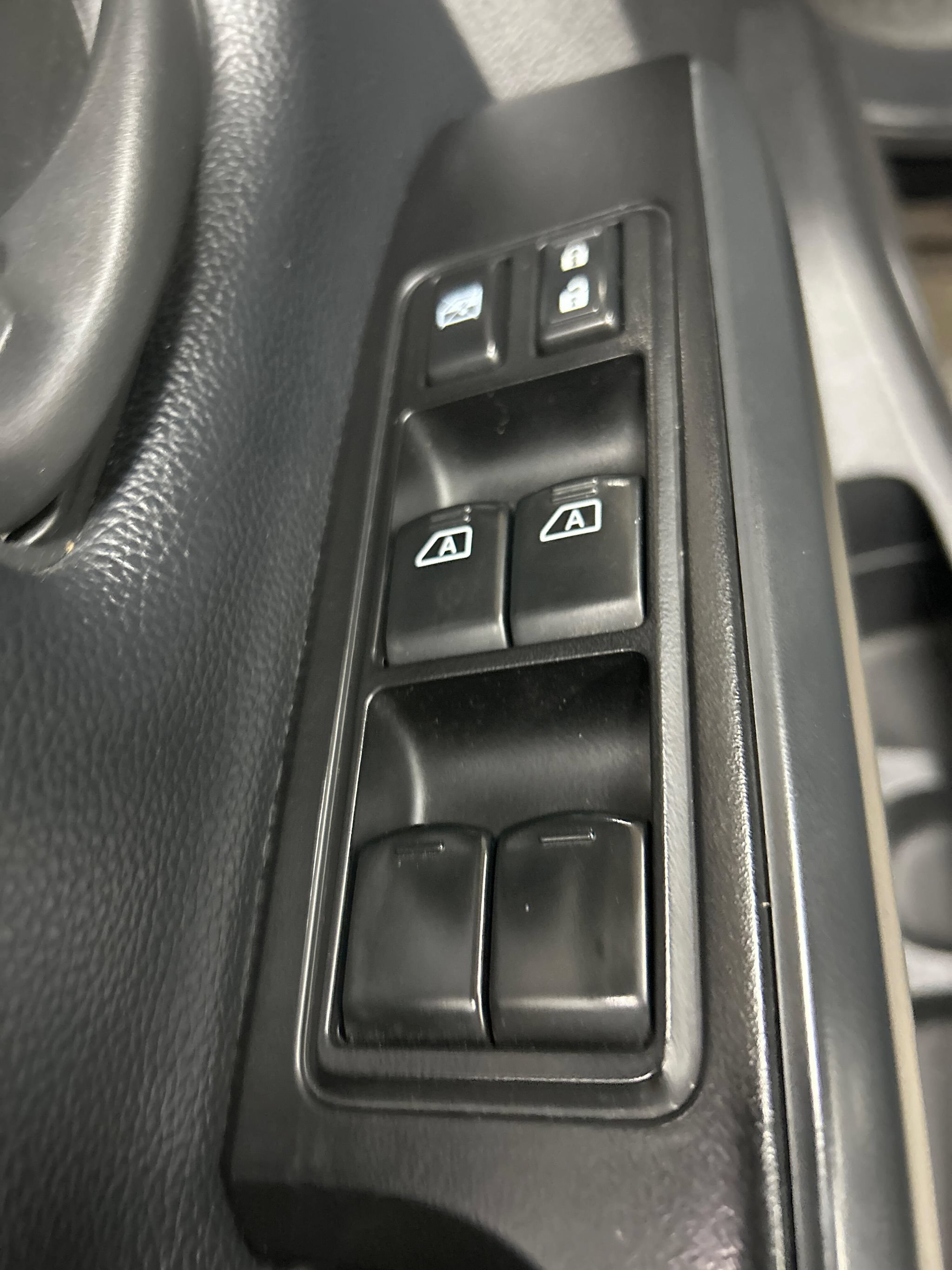 Used 2018 Nissan Titan S AWD/4WD image 9