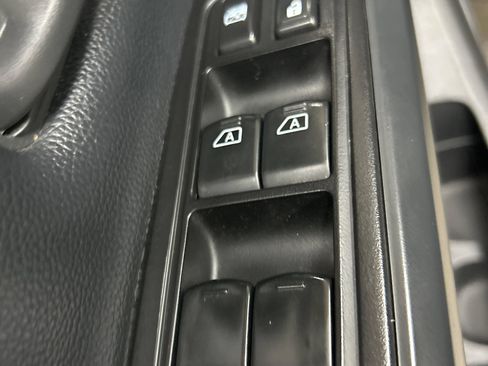 Used 2018 Nissan Titan S AWD/4WD image 9