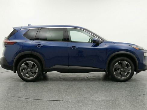 Used 2025 Nissan Rogue SV image 11