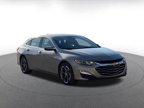 Used 2024 Chevrolet Malibu LT image 3