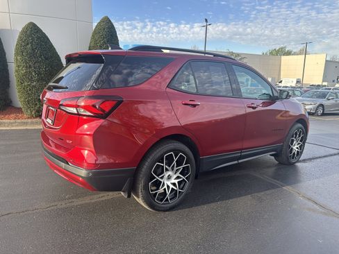 Used 2024 Chevrolet Equinox RS w/ RS Leather Package AWD/4WD image 4