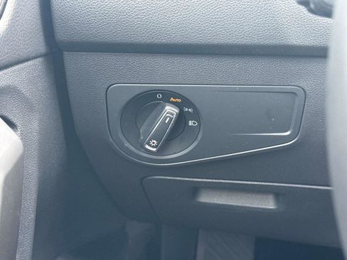 Used 2022 Volkswagen Tiguan SE image 31