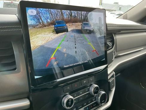 Used 2024 Ford Expedition XLT image 24