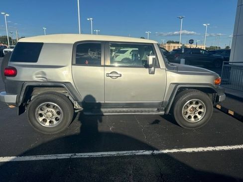 Used 2012 Toyota FJ Cruiser 2WD image 4