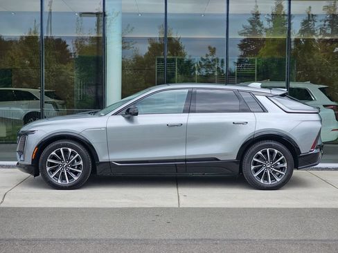 Used 2026 Cadillac Lyriq Sport AWD/4WD image 2