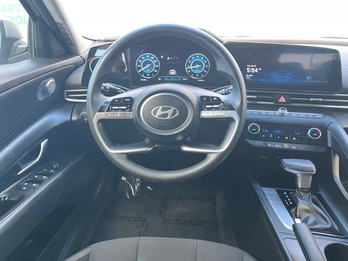 Used 2024 Hyundai Elantra SEL FWD image 13