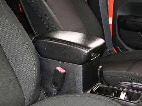 Used 2018 Jeep Wrangler Unlimited Sport S image 42