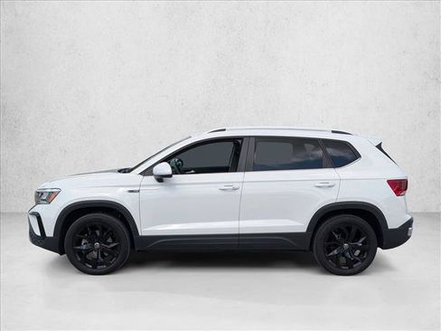 Used 2023 Volkswagen Taos SE w/ Panoramic Sunroof Package AWD/4WD image 8