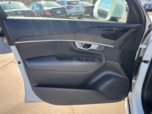 Used 2020 Volvo XC90 T6 Momentum image 5