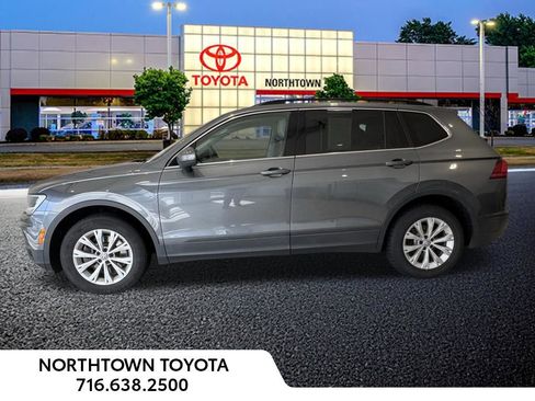 Used 2019 Volkswagen Tiguan SE w/ Panoramic Sunroof Package image 2