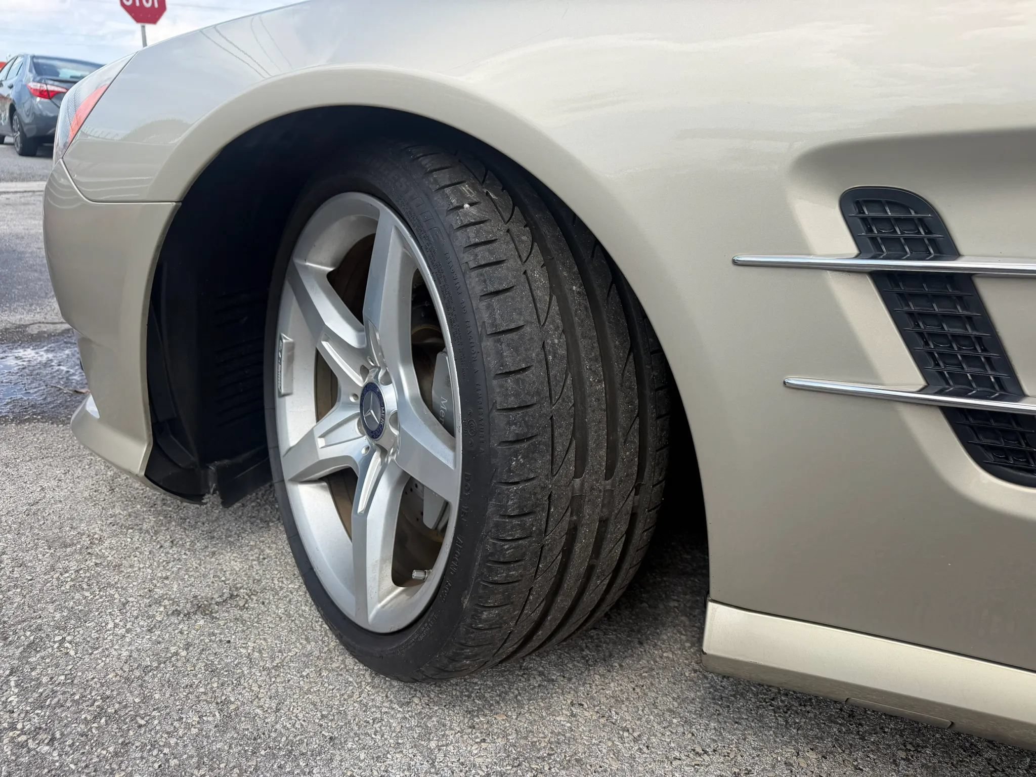 Used 2013 Mercedes-Benz SL 550 image 18
